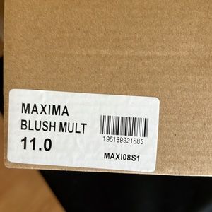 Steve Madden Maxima tennis shoe  New never worn! still in the original box